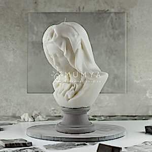 Alternative view of La Pieta Büst Mum Beton Kaide